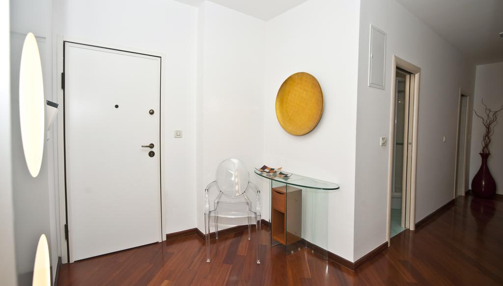 Apartment Sunny Split Room photo